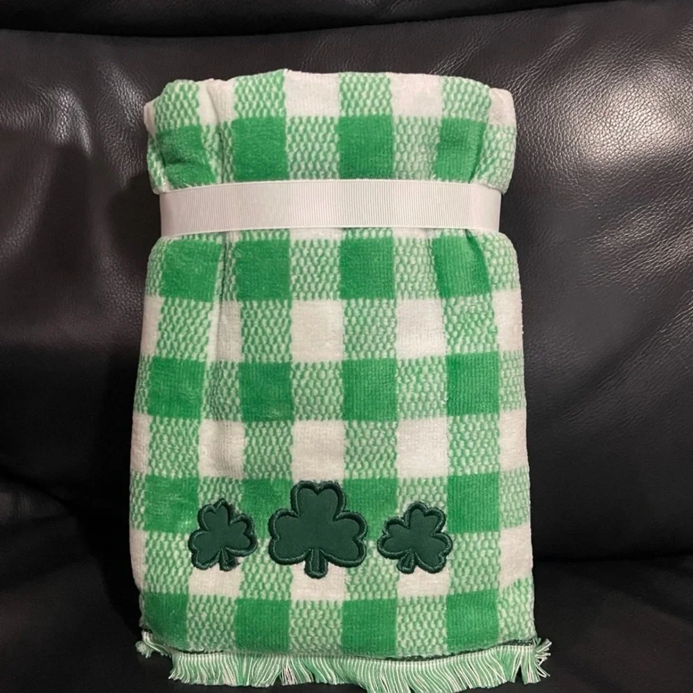 CARO HOME St Patricks Shamrock Hand Towels, Set of 2